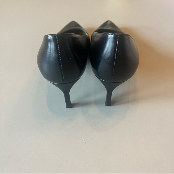 Via Spiga V-Nikole Black, 8.5 US, 38.5 EU, 2.25” Kitten Heel Pumps - Picture 5 of 10